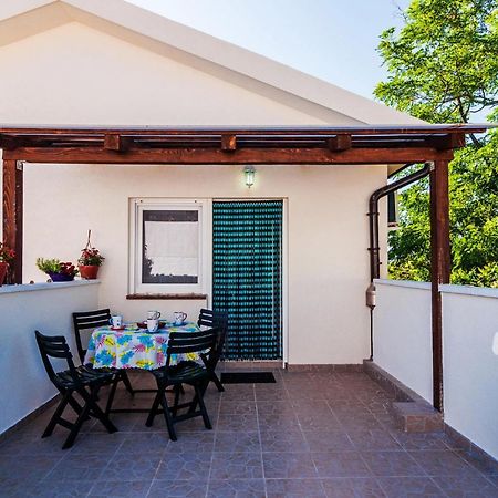 Nice Apartment In Vinjerac With Kitchen Exterior foto