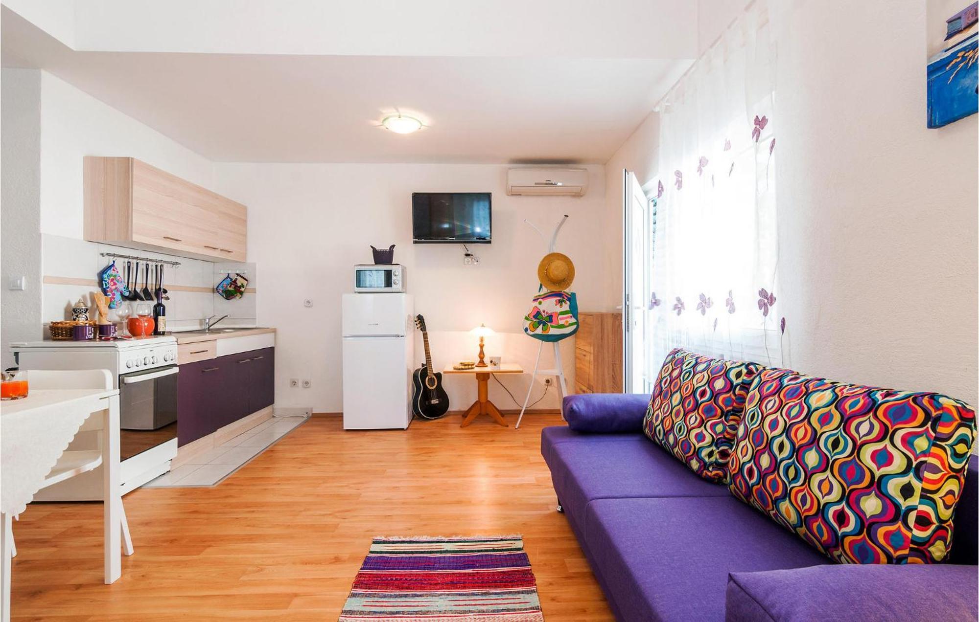 Nice Apartment In Vinjerac With Kitchen Exterior foto