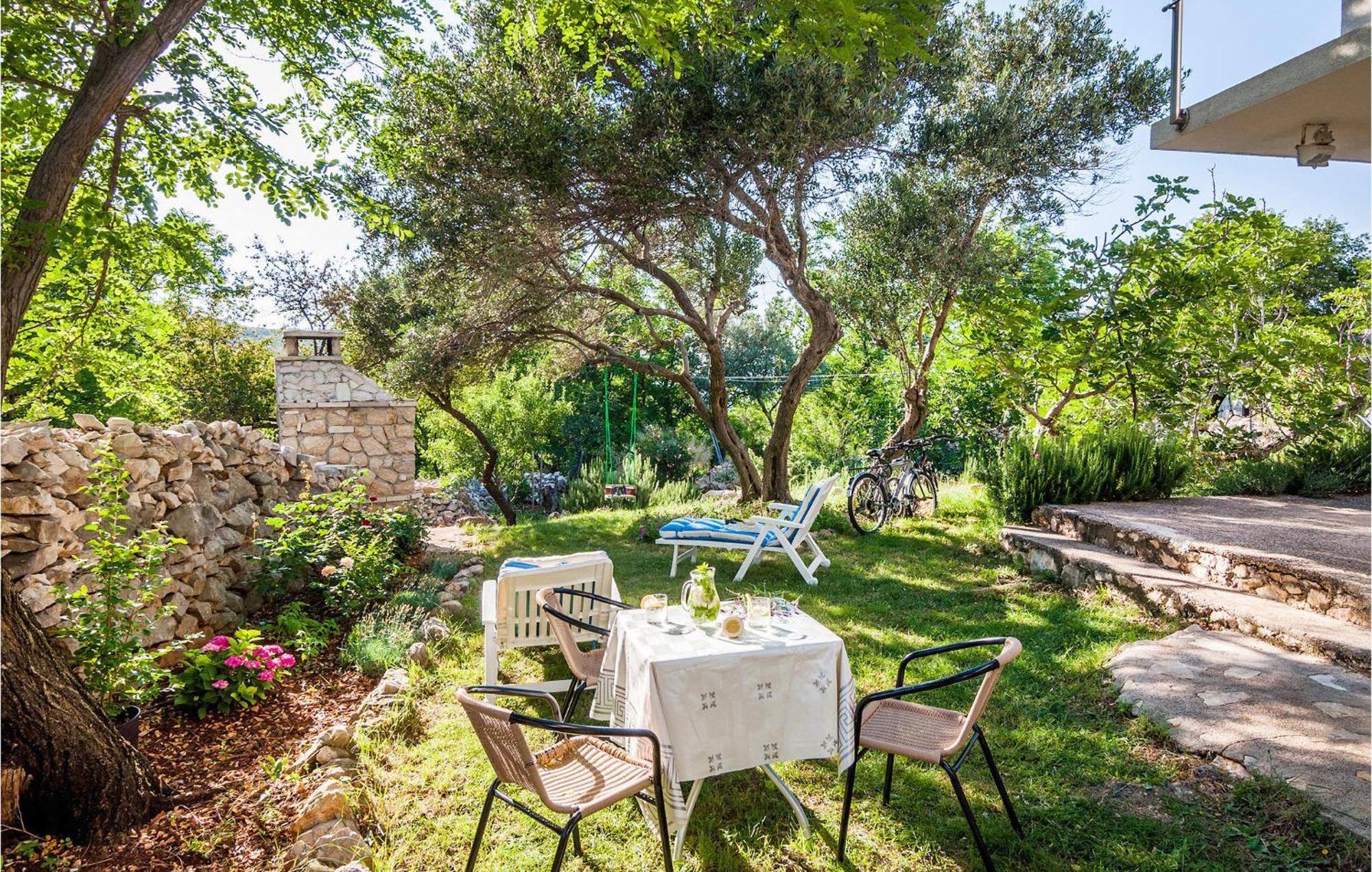 Nice Apartment In Vinjerac With Kitchen Exterior foto